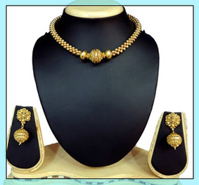 Glittering necklace sets main