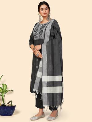 Print & Embroidered Straight Cotton Black Stitched Kurta Pant With Dupatta 3