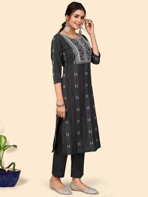 Print & Embroidered Straight Cotton Black Stitched Kurta Pant With Dupatta 4