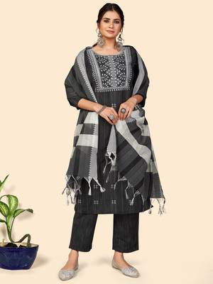 Print & Embroidered Straight Cotton Black Stitched Kurta Pant With Dupatta 7