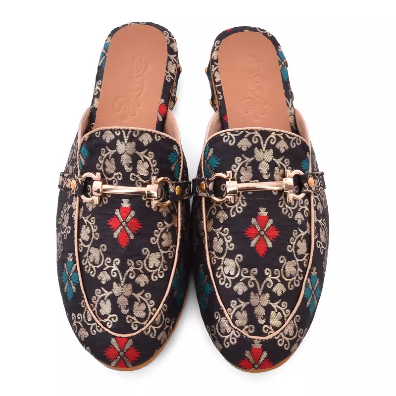 Love Me Black solid 1 pair of Loafers