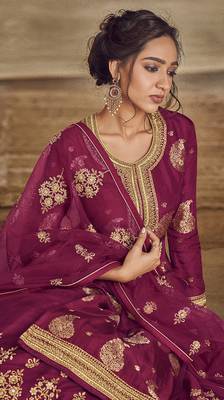Magenta embroidered jacquard
 salwar 4