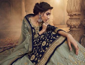 Navy-blue embroidered jacquard
 salwar 4