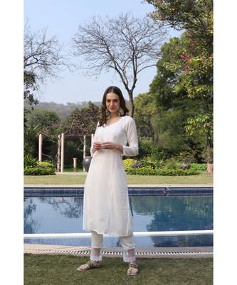 Handwork chikankari cotton kurta paired with net border pants (set of 2) 2