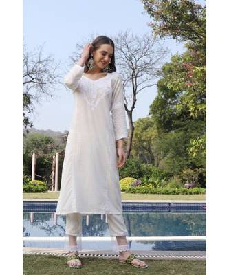 Handwork chikankari cotton kurta paired with net border pants (set of 2) 4