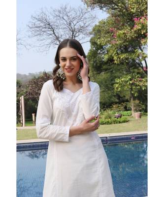 Handwork chikankari cotton kurta paired with net border pants (set of 2) 5