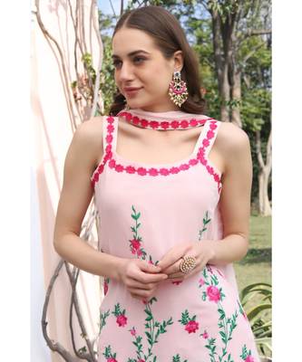 Embroidered peach sharara set with attached lining and dupatta (set of 3) 4