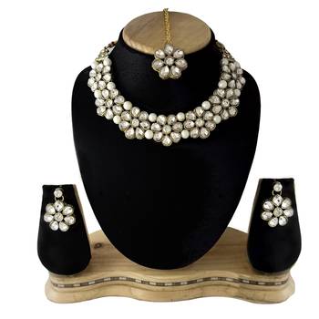 White jewellery 1