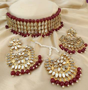 Maroon Copper Base Light Weight Kundan Choker Set with Earrings & Maangtika Necklace Combo 1