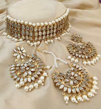 White Kundan Light Weight Choker Necklace Set with Earrings & Maangtika 1