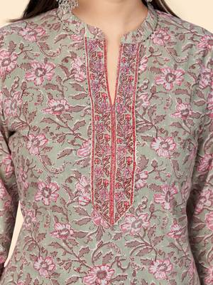 Print & Embroidered Straight Cotton Teal Green Stitched Kurta 7