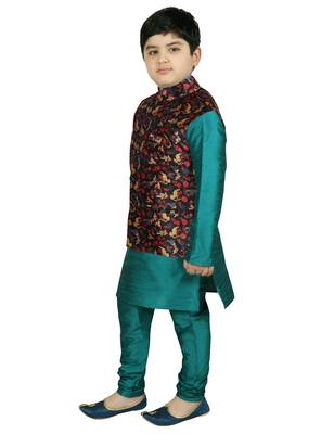Green Silk Printed Kurta And Pyjama 2
