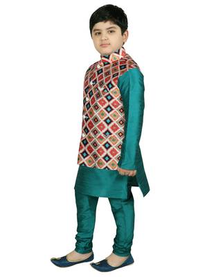 Green Silk Printed Kurta And Pyjama 2