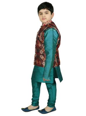 Green Silk Printed Kurta And Pyjama 2