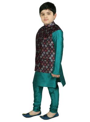 Green Silk Printed Kurta And Pyjama 2