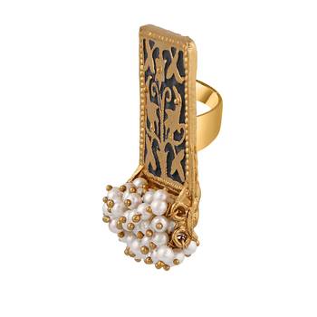Black pearl rings 1