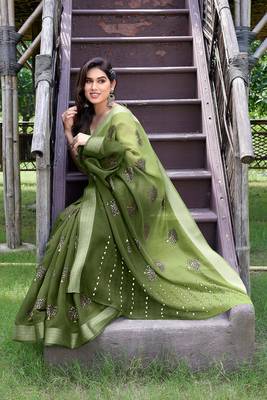 Green printed blended cotton saree with blouse 3