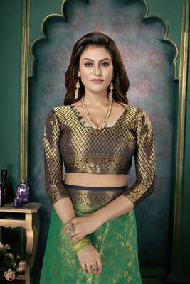 Green woven banarasi silk saree with blouse 4