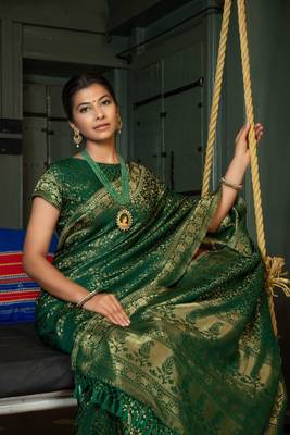 Green Women Sela Silk Designer Zari Saree 2