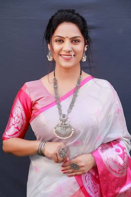 Pink woven art silk saree with blouse 4