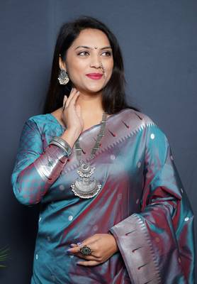 Blue woven paithani silk saree with blouse 4