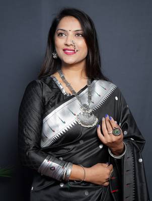 Black woven paithani silk saree with blouse 4