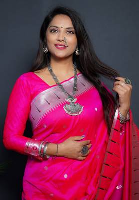 Pink woven paithani silk saree with blouse 4