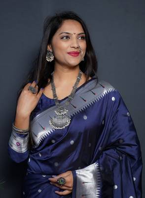 Navy blue woven paithani silk saree with blouse 4