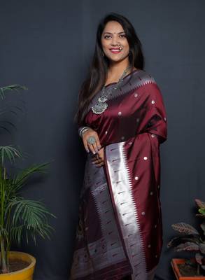 Maroon woven paithani silk saree with blouse 3