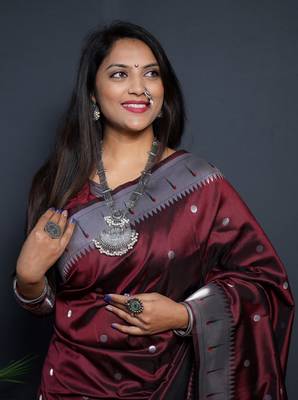 Maroon woven paithani silk saree with blouse 4