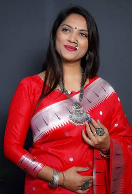 Red woven paithani silk saree with blouse 4