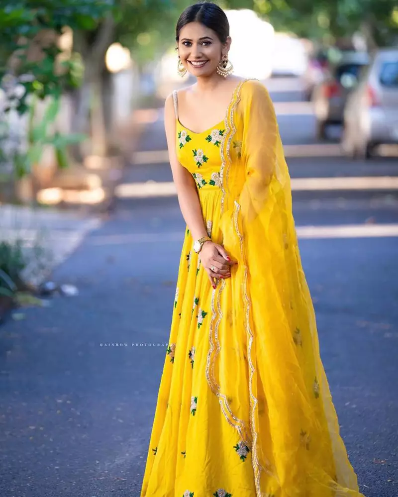 Yellow Color Georgette Fabric Thread And Zari Work Sleeveless Gown