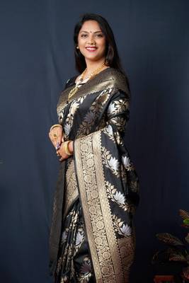 Black woven banarasi silk saree with blouse 3