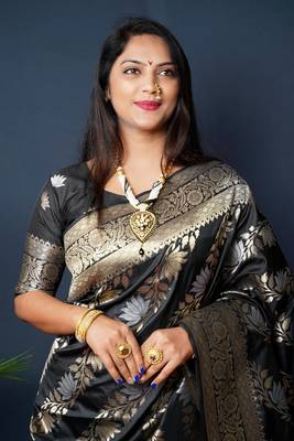 Black woven banarasi silk saree with blouse 4