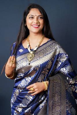 Navy blue woven banarasi silk saree with blouse 3