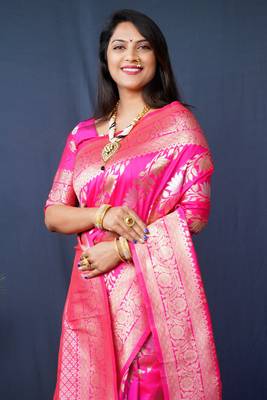 Pink woven banarasi silk saree with blouse 3