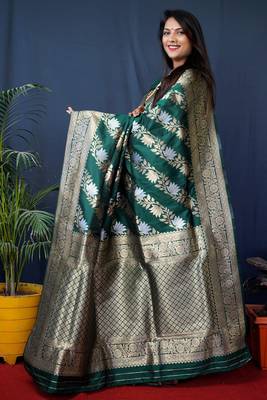 Green woven banarasi silk saree with blouse 2