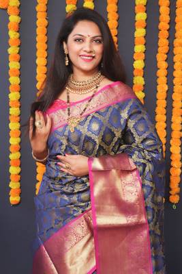 Blue hand woven pure kanchipuram silk saree with blouse 3
