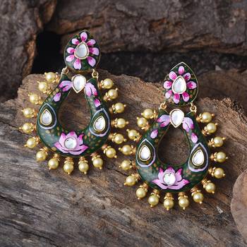 Green earrings 3