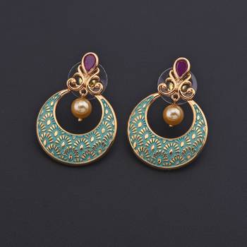 Green earrings 2