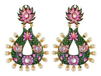 Green earrings 1