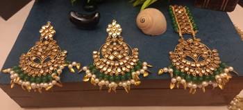 Green maang-tikka with Earrings in Very Light Weight Kundan for Wedding 1