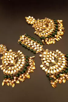 Green maang-tikka