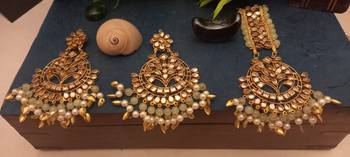 Green maang-tikka with Earrings in Very Light Weight Kundan for Wedding 1