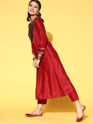 Indo Era Red Floral printed Kurta Trouser With Hand Made Dupatta Set 3