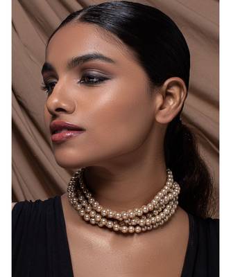 Elegant Golden Bown And Gold Necklace 1