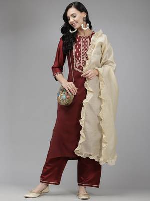Indo Era Green Embroidred Straight Kurta Trouser With Dupatta Set 4