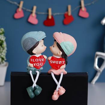eCraftIndia Colorful Girl & Boy Kissing Figurine 1