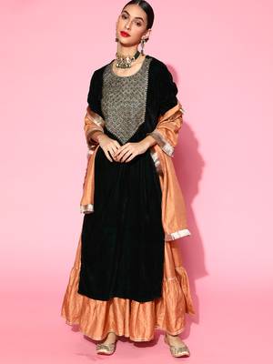 Indo Era Green Velvet Embroidered Straight Kurta Sharara With Dupatta Set 4