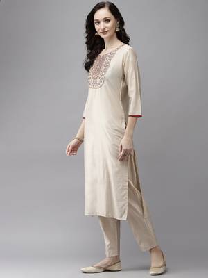 Indo Era Off White Embroidered Straight Kurta Trouser With Dupatta Set 3